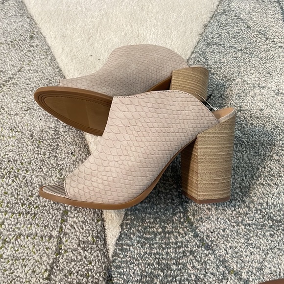 Open Toe Mules - Picture 2 of 5